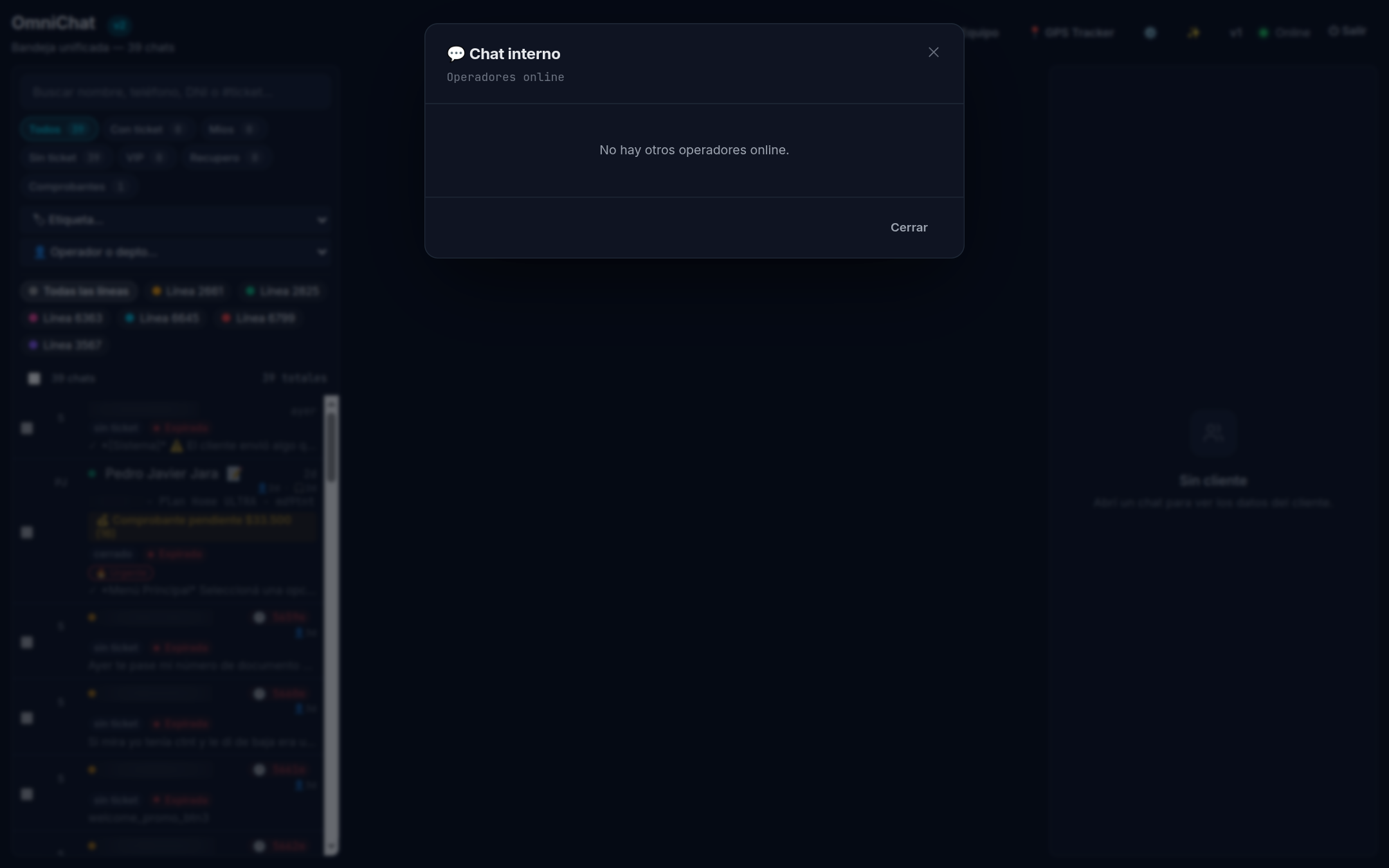 Ventana de chat interno del equipo con la lista de operadores conectados.